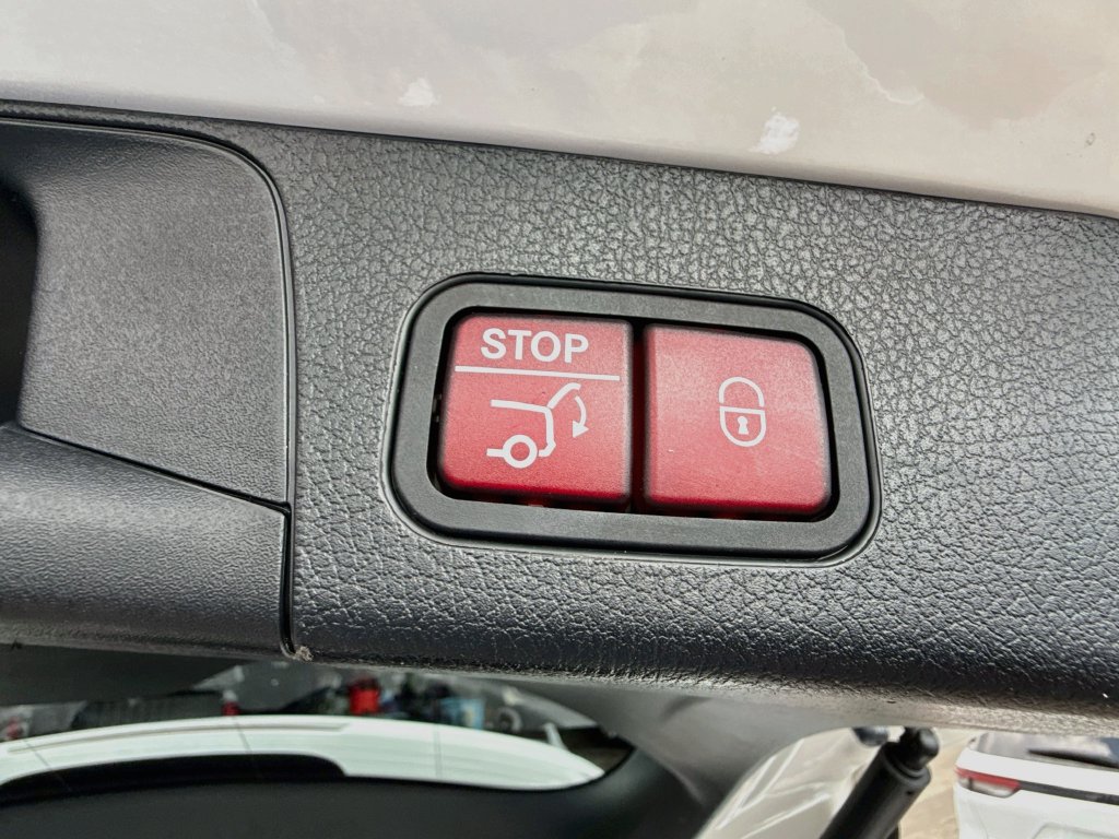 Used 2021 Mercedes-Benz GLB 250 4MATIC image 31