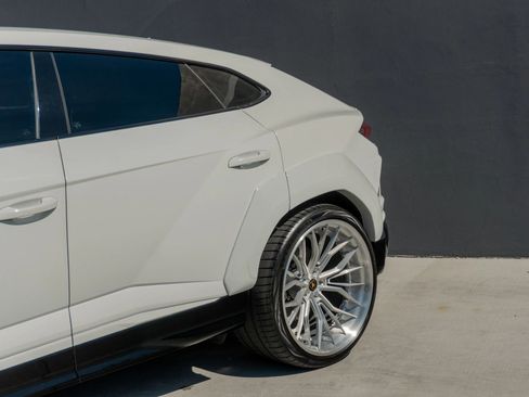 Used 2019 Lamborghini Urus AWD/4WD image 26