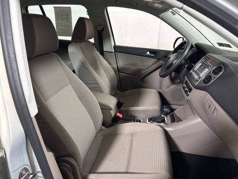 Used 2010 Volkswagen Tiguan SE AWD/4WD image 13