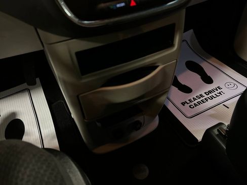 Used 2018 Dodge Grand Caravan SE w/ UConnect Hands-Free Group image 20