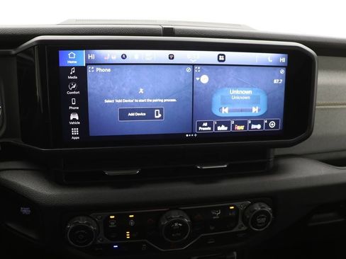 Used 2024 Jeep Wrangler Unlimited image 21