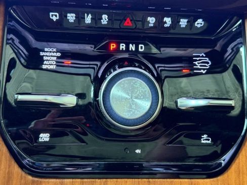 Used 2022 Jeep Grand Wagoneer Series III AWD/4WD image 36