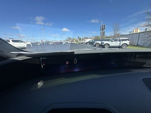 Used 2025 Lincoln Nautilus Premier w/ Jet Appearance Package image 21