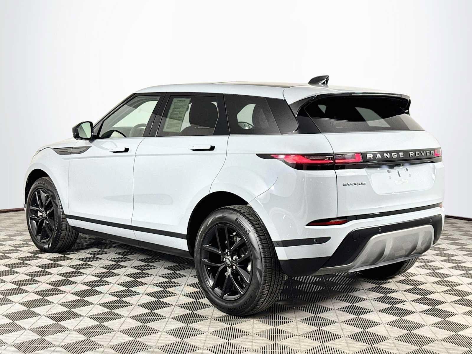 Used 2026 Land Rover Range Rover Evoque S AWD/4WD image 7