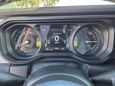 Used 2025 Jeep Wrangler Unlimited Sahara w/ Safety Group AWD/4WD image 21