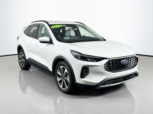 Used 2023 Ford Escape Platinum AWD/4WD image 3