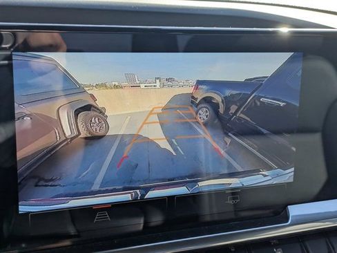 Used 2025 GMC Sierra 1500 SLT image 18