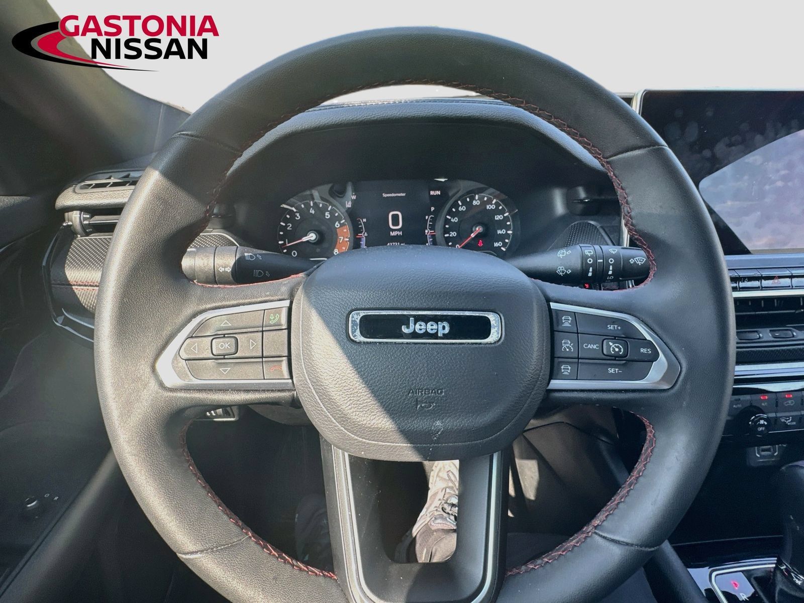 Used 2025 Jeep Compass Trailhawk AWD/4WD image 14