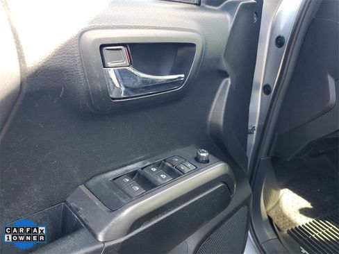 Used 2017 Toyota Tacoma 4x4 Double Cab image 18