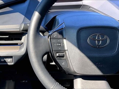 Used 2024 Toyota Prius XLE FWD image 23