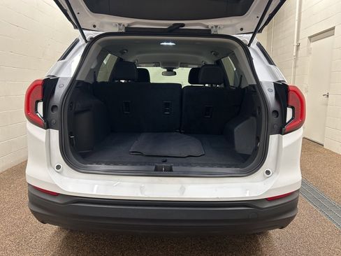 Used 2024 GMC Terrain SLE image 11