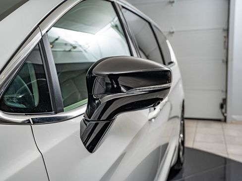 Used 2024 Chrysler Pacifica Limited w/ Trailer Tow Group FWD image 9