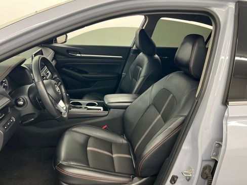 Used 2024 Nissan Altima 2.5 SR FWD image 6