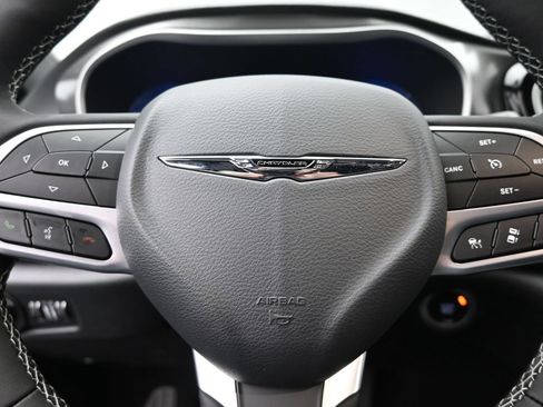 Used 2025 Chrysler Pacifica Select FWD image 23
