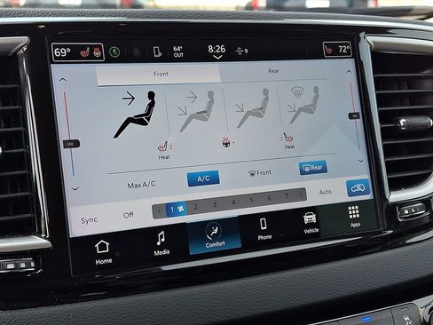 Used 2024 Chrysler Pacifica Touring-L image 15