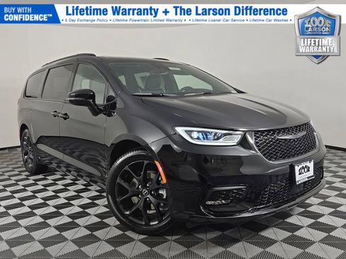 New 2026 Chrysler Pacifica Limited w/ S Appearance Package image 1