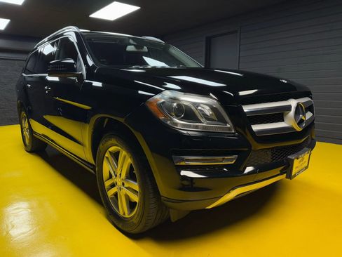 Used 2016 Mercedes-Benz GL 450 4MATIC w/ Premium I Package image 3