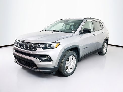 Used 2022 Jeep Compass Latitude FWD image 3