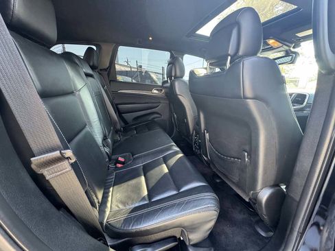 Used 2017 Jeep Grand Cherokee Limited image 28