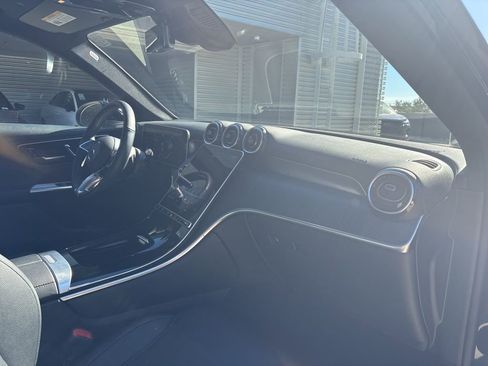 Used 2025 Mercedes-Benz GLC 300 4MATIC image 15