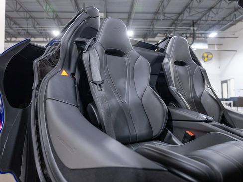 Used 2022 McLaren 720S Spider image 32