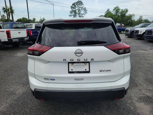 Used 2024 Nissan Rogue SV AWD/4WD image 10