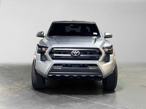 Used 2025 Toyota Tacoma SR5 AWD/4WD image 8