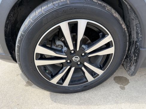 Used 2018 Nissan Kicks SV FWD image 37