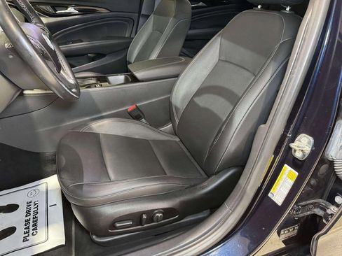 Used 2018 Buick Regal Essence image 5