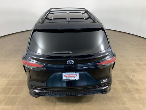 Used 2022 Toyota Sienna XSE FWD image 11