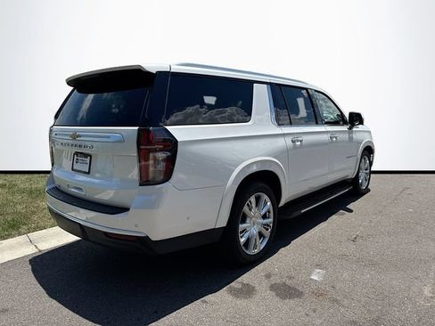 Used 2024 Chevrolet Suburban High Country w/ Advanced Technology Package AWD/4WD image 7