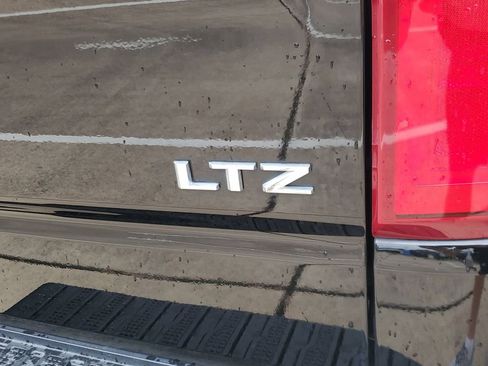 Used 2022 Chevrolet Silverado 1500 LTZ w/ LTZ Premium Package AWD/4WD image 6