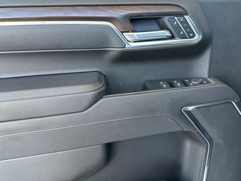 Certified 2025 GMC Sierra 1500 SLT RWD image 11
