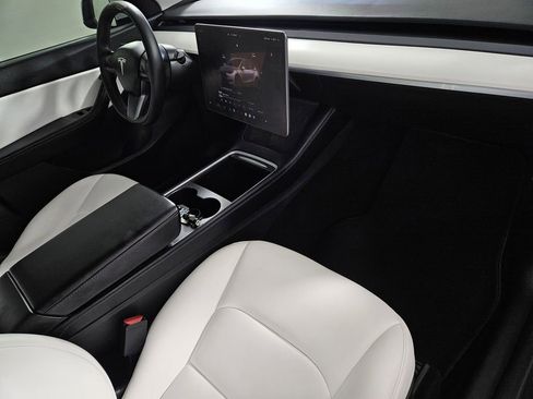 Used 2022 Tesla Model Y Long Range AWD/4WD image 27