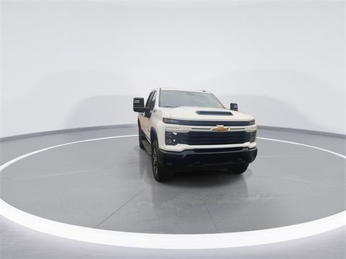 Used 2024 Chevrolet Silverado 2500 Custom w/ Custom Value Package image 2
