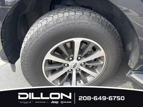 Used 2019 Ford Expedition XLT w/ Equipment Group 202A AWD/4WD image 14