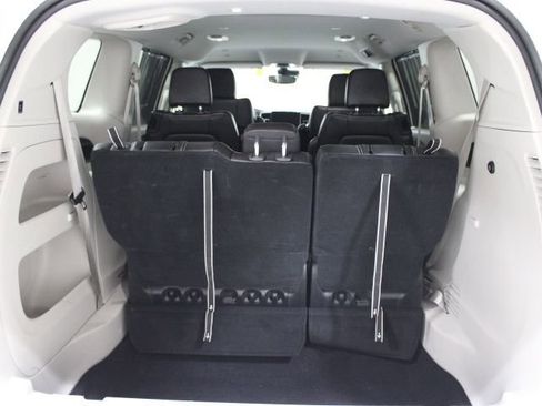 Used 2024 Chrysler Pacifica Touring-L FWD image 13