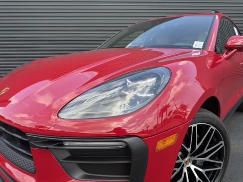 Certified 2024 Porsche Macan AWD/4WD image 12