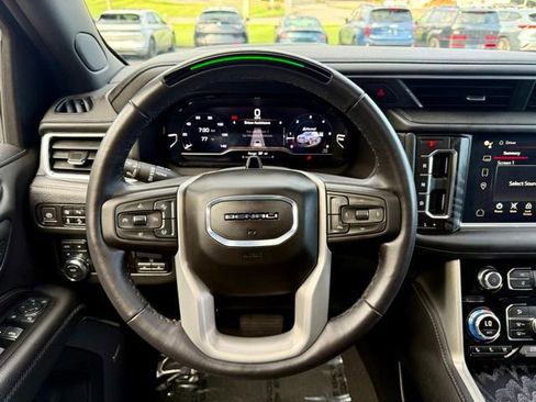 Used 2023 GMC Yukon XL Denali image 24