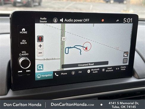 Used 2025 Honda Pilot Touring image 7