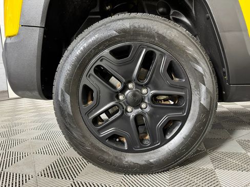 Used 2018 Jeep Renegade Trailhawk w/ UConnect 8.4 Nav Group AWD/4WD image 42