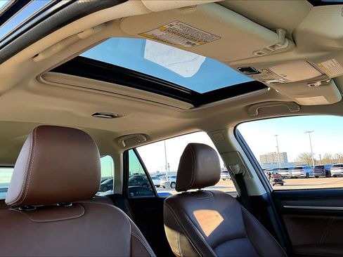 Used 2018 Subaru Outback 3.6R Touring AWD/4WD image 26