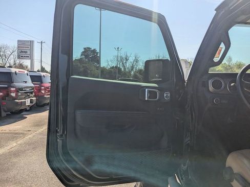 Used 2018 Jeep Wrangler Unlimited Rubicon image 11