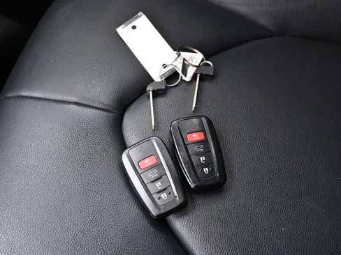 Used 2023 Toyota Highlander XLE image 34