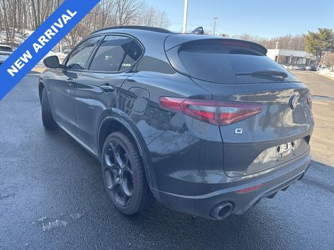 Used 2022 Alfa Romeo Stelvio Veloce image 4
