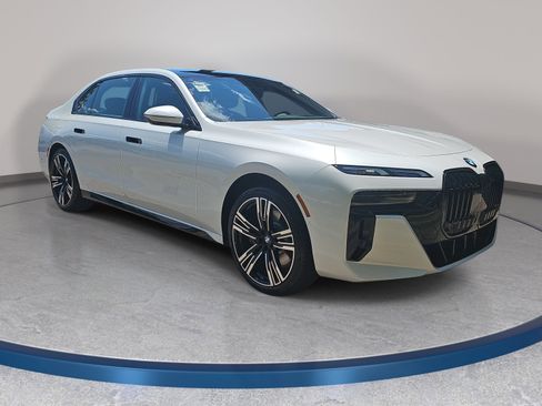 New 2026 BMW 740i RWD image 3