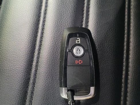 Used 2023 Ford Edge SEL image 32