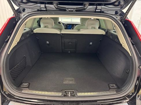 Used 2025 Volvo V60 B5 Cross Country Ultra w/ Protection Package Premier AWD/4WD image 29