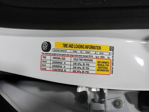 Used 2024 GMC Terrain SLT w/ Infotainment Package II image 41