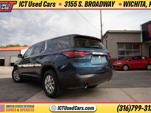 Used 2022 Chevrolet Traverse LS FWD image 2